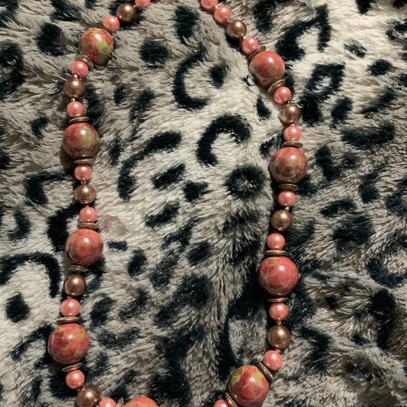 Jewelry - Pink marble necklace